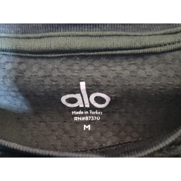 Alo Green Men's Activewear Long Sleeve Running Shirt Top Size Medium - Picture 3 of 4